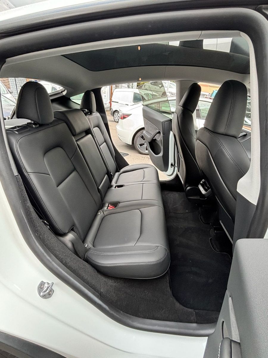 Tesla Model Y Basis RWD # 1 Hand # erst 43 tkm foto 15