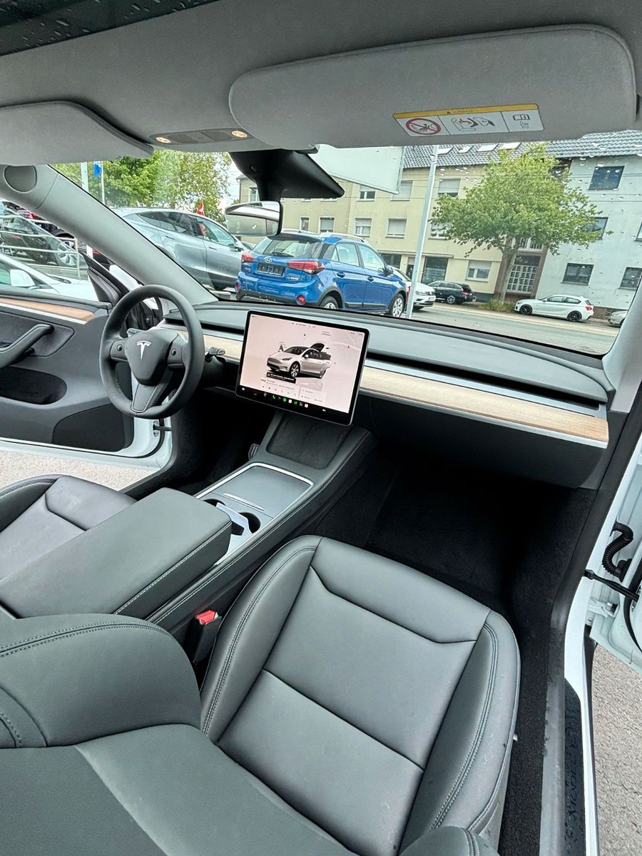 Tesla Model Y Basis RWD # 1 Hand # erst 43 tkm foto 16