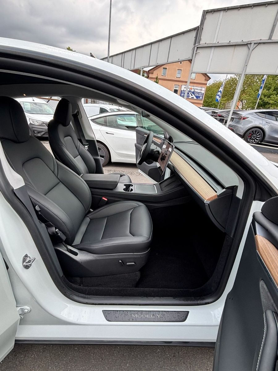 Tesla Model Y Basis RWD # 1 Hand # erst 43 tkm foto 17