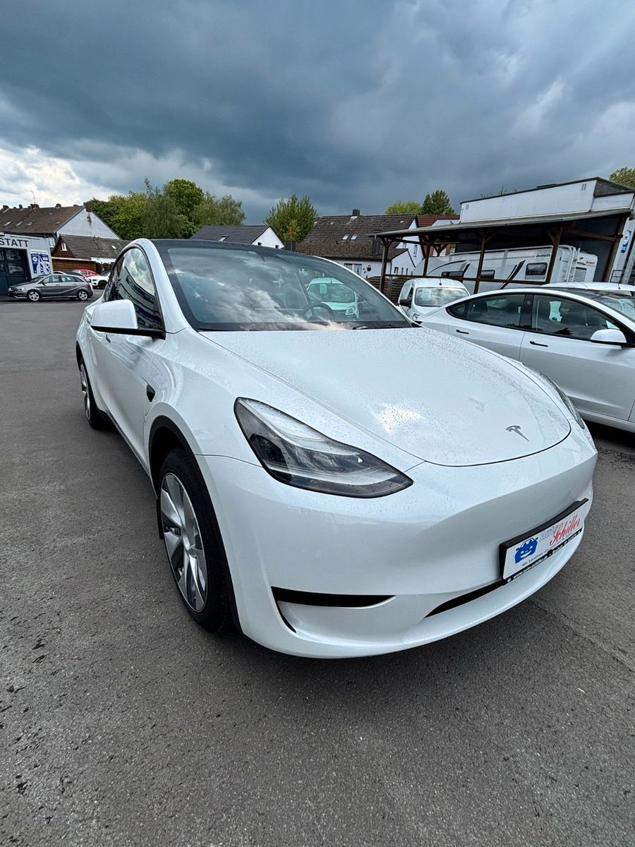 Tesla Model Y Basis RWD # 1 Hand # erst 43 tkm foto 3