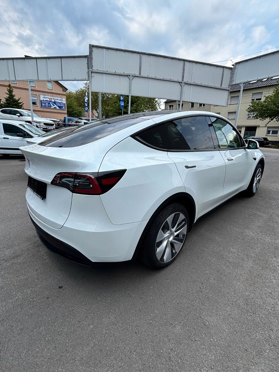 Tesla Model Y Basis RWD # 1 Hand # erst 43 tkm foto 4
