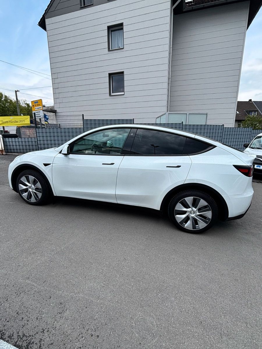 Tesla Model Y Basis RWD # 1 Hand # erst 43 tkm foto 6
