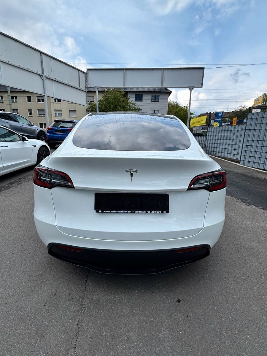Tesla Model Y Basis RWD # 1 Hand # erst 43 tkm foto 8