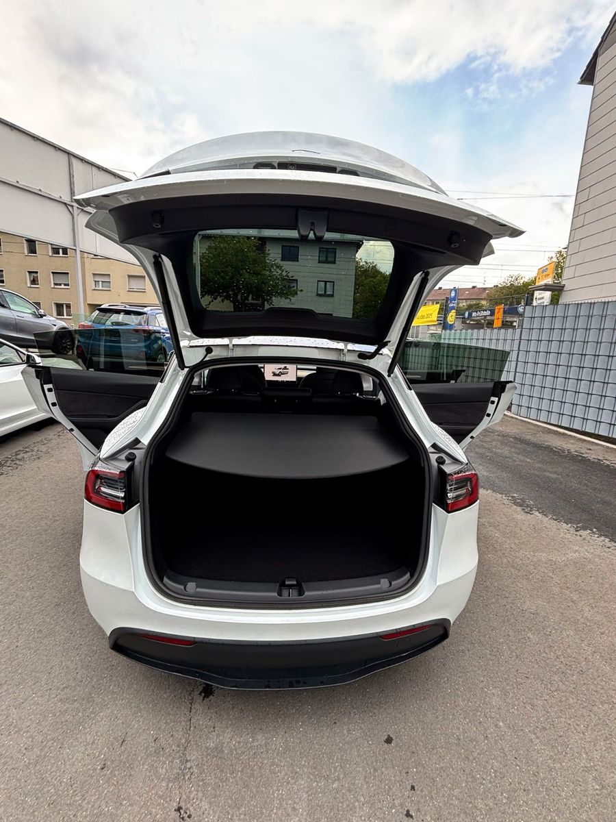 Tesla Model Y Basis RWD # 1 Hand # erst 43 tkm foto 9