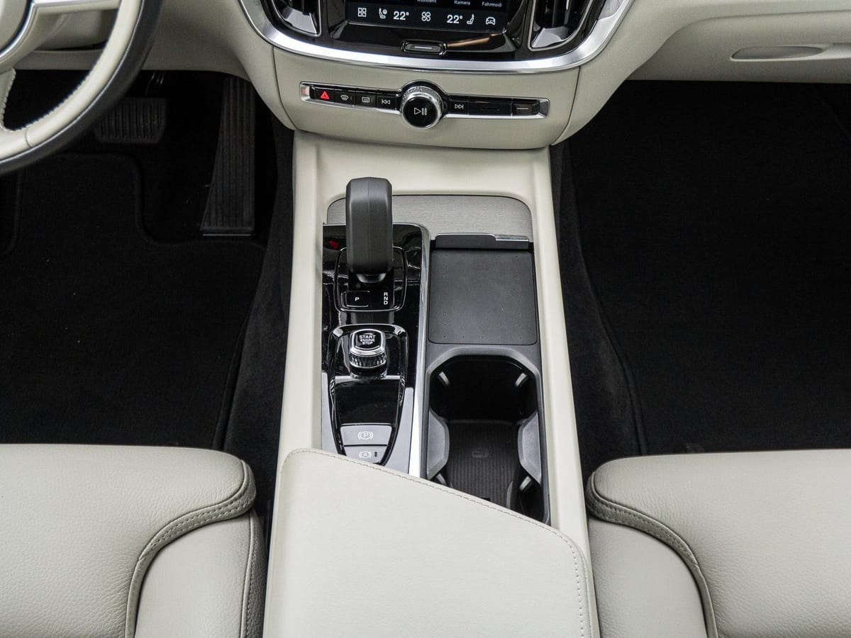 Volvo V60 Cross Country B4 D AWD Ultimate Bright B&W foto 15