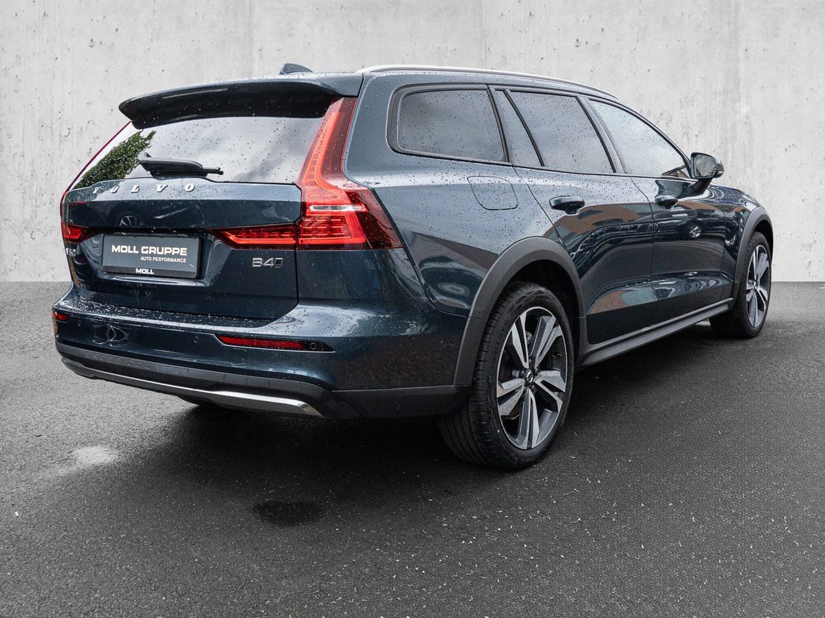 Volvo V60 Cross Country B4 D AWD Ultimate Bright B&W foto 4