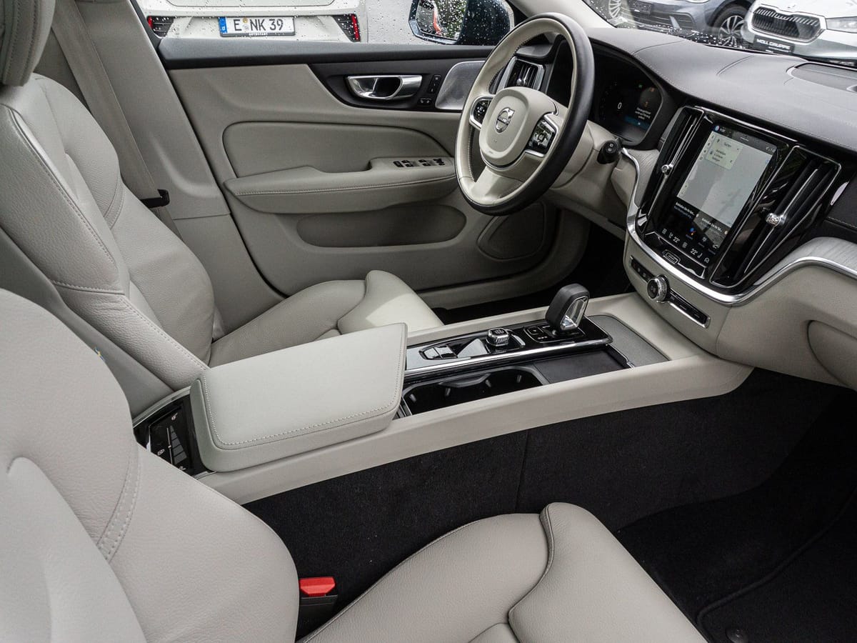 Volvo V60 Cross Country B4 D AWD Ultimate Bright B&W foto 9