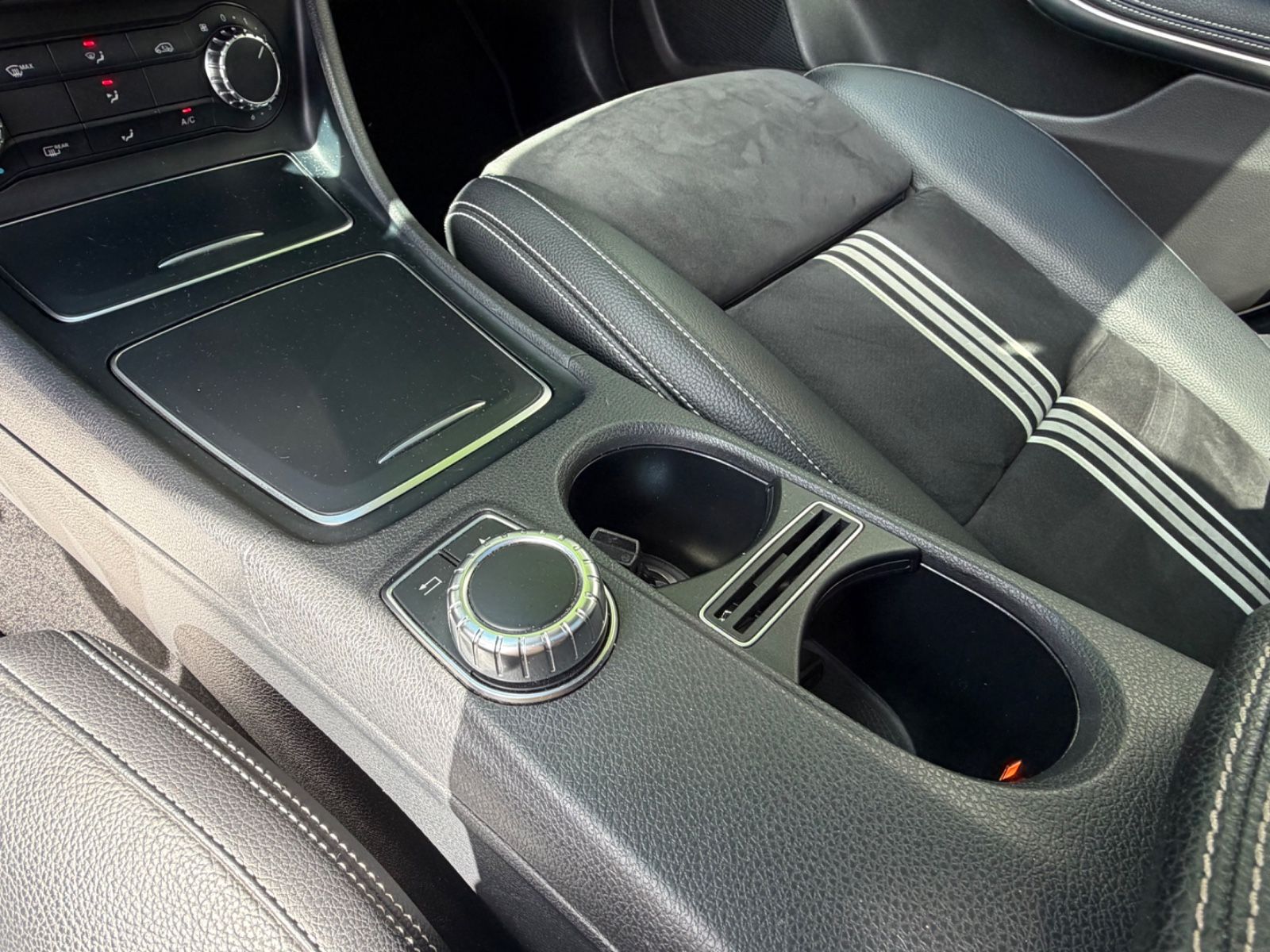 Mercedes-Benz CLA 200 Coupe AMG Pano ACC AHK NightP. foto 13