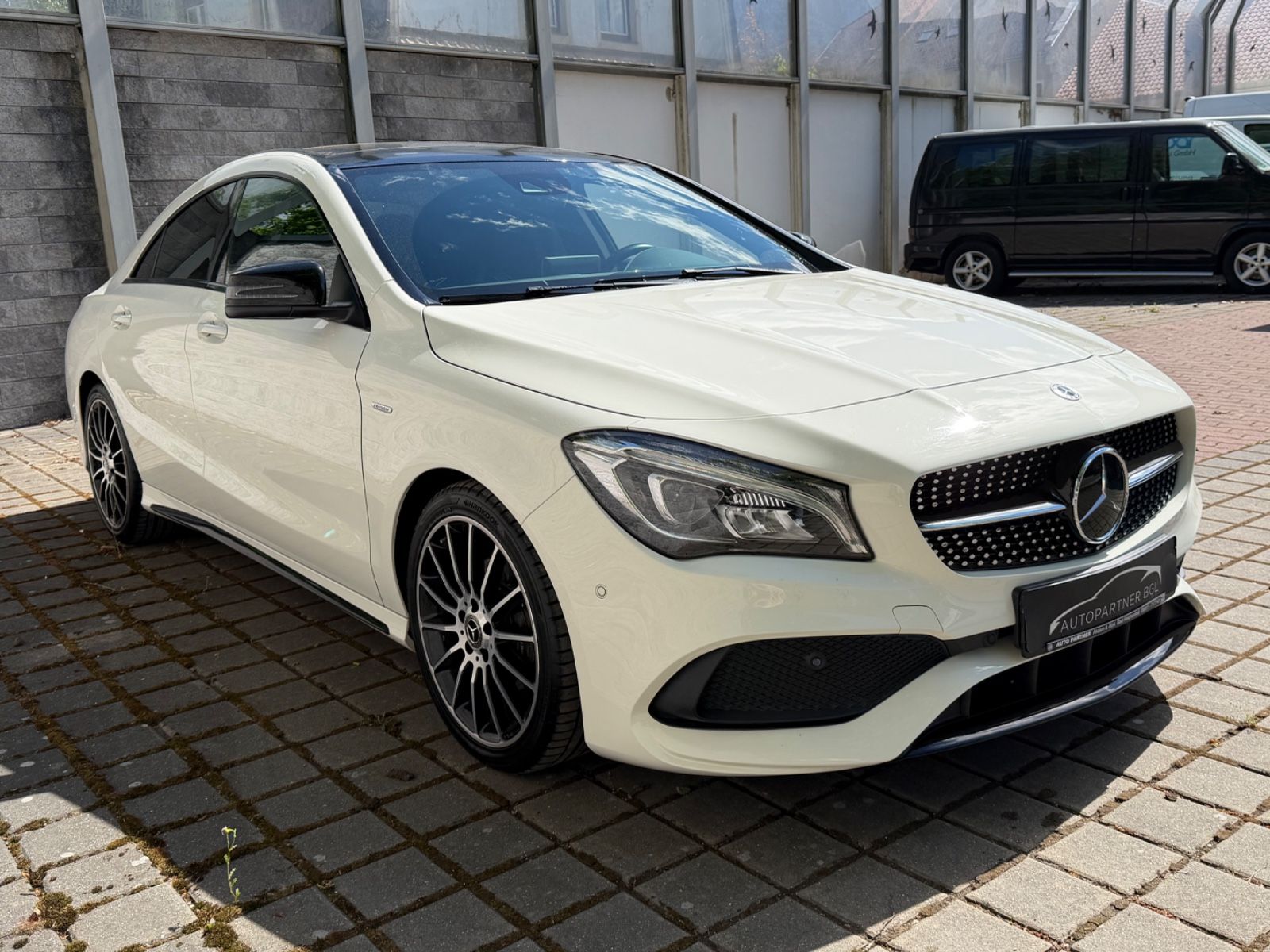 Mercedes-Benz CLA 200 Coupe AMG Pano ACC AHK NightP. foto 3