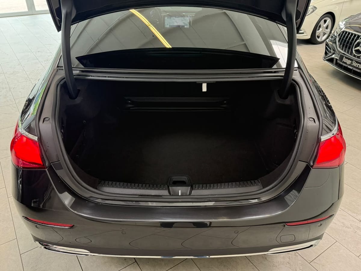 Mercedes-Benz E220 d AVANTGARDE DISTR LED KEYLESS TOTW CARPLAY foto 5