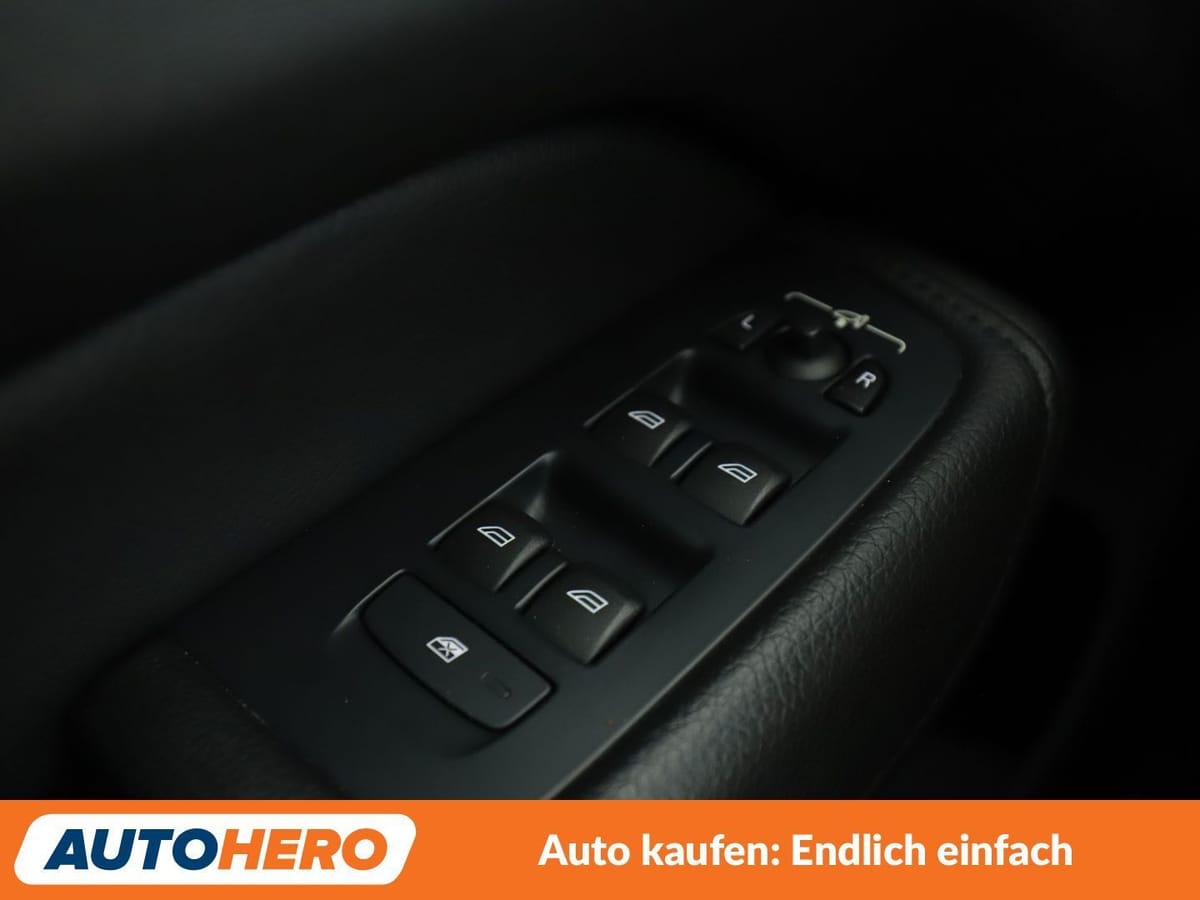 Volvo XC60 2.0 B5 Diesel Inscription AWD Aut. NAVI LED foto 24