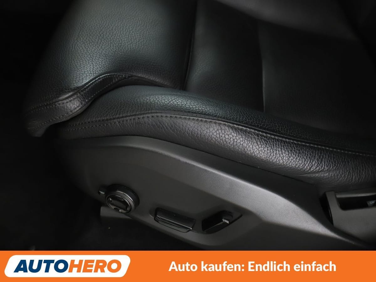 Volvo XC60 2.0 B5 Diesel Inscription AWD Aut. NAVI LED foto 25