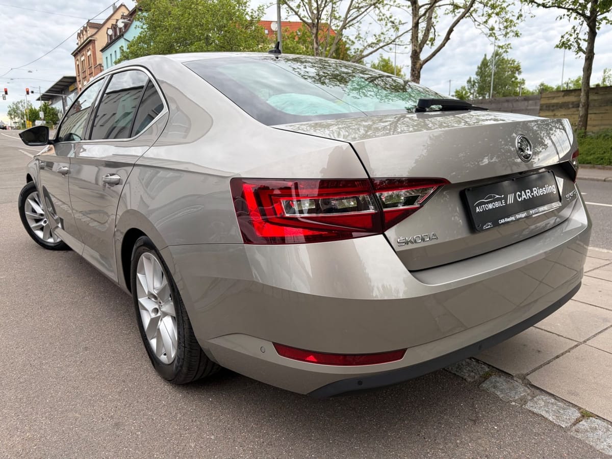 Skoda Superb Lim. Style LEDER ACC PANOR KAMERA AHK foto 5