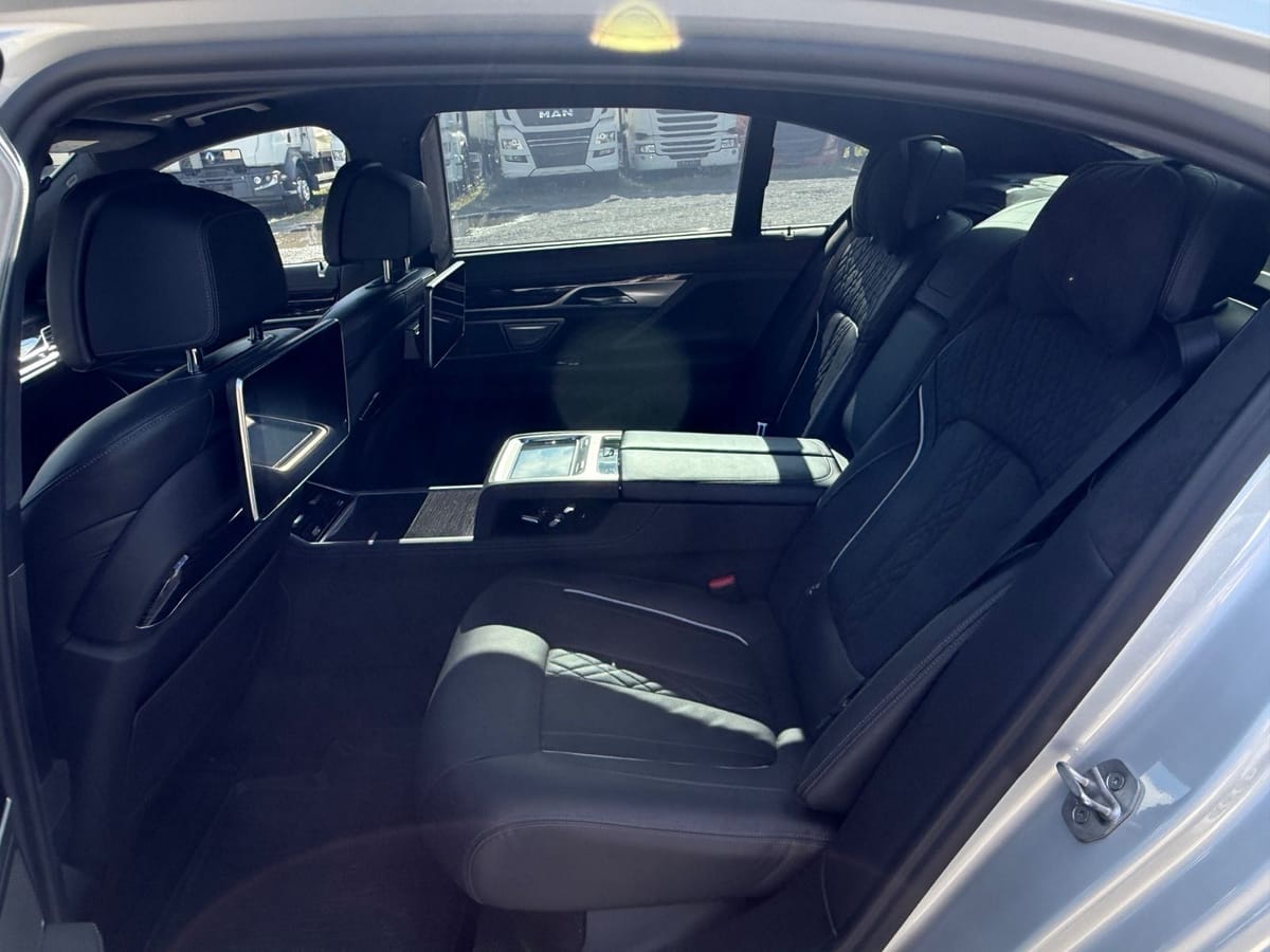BMW 750d L xDrive Laser Kamera Pano ACC TV MGE foto 14