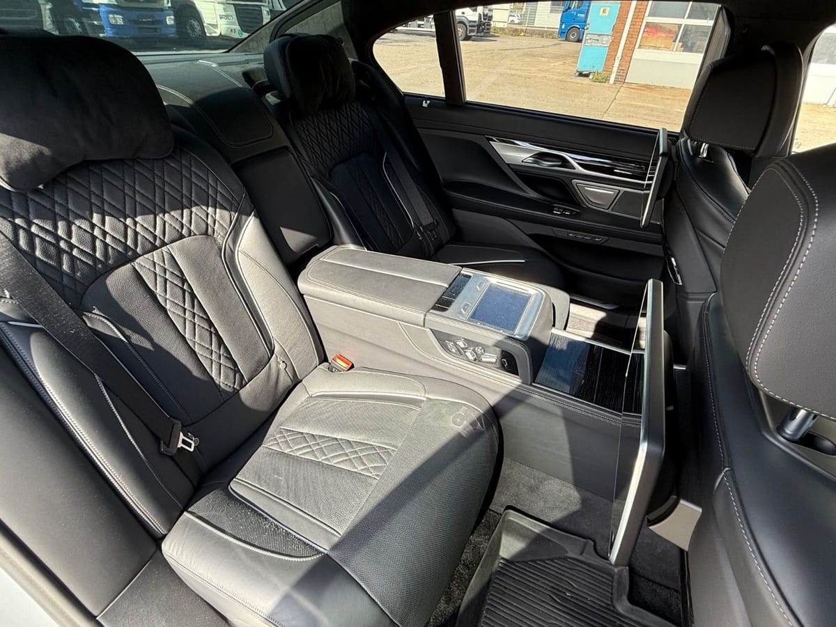 BMW 750d L xDrive Laser Kamera Pano ACC TV MGE foto 16