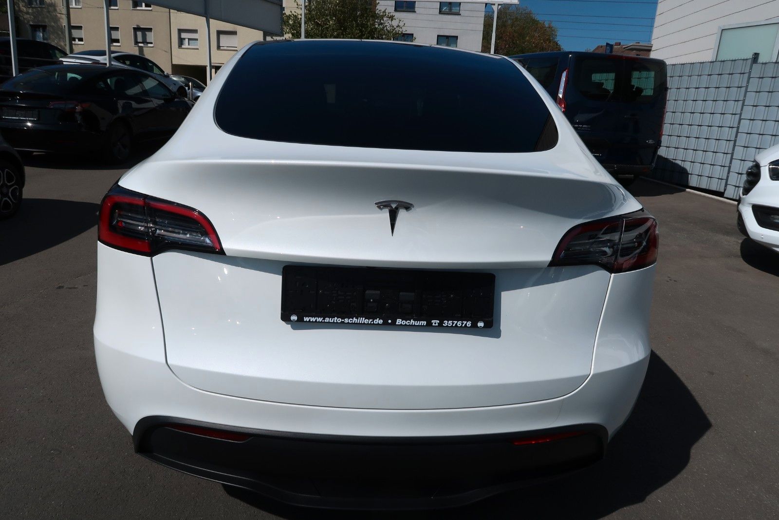 Tesla Model Y Basis RWD # aus 1 - Hand foto 2