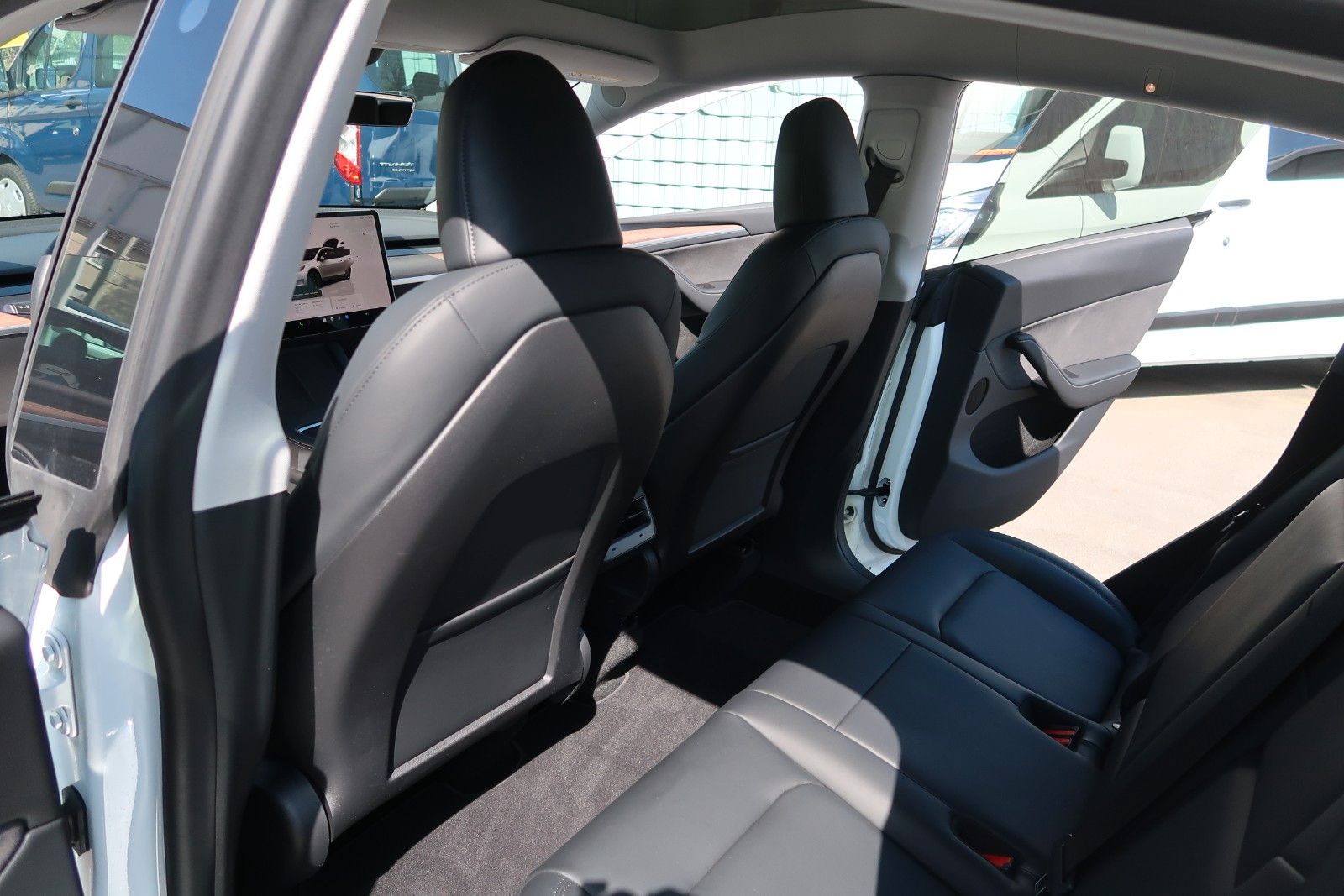 Tesla Model Y Basis RWD # aus 1 - Hand foto 4