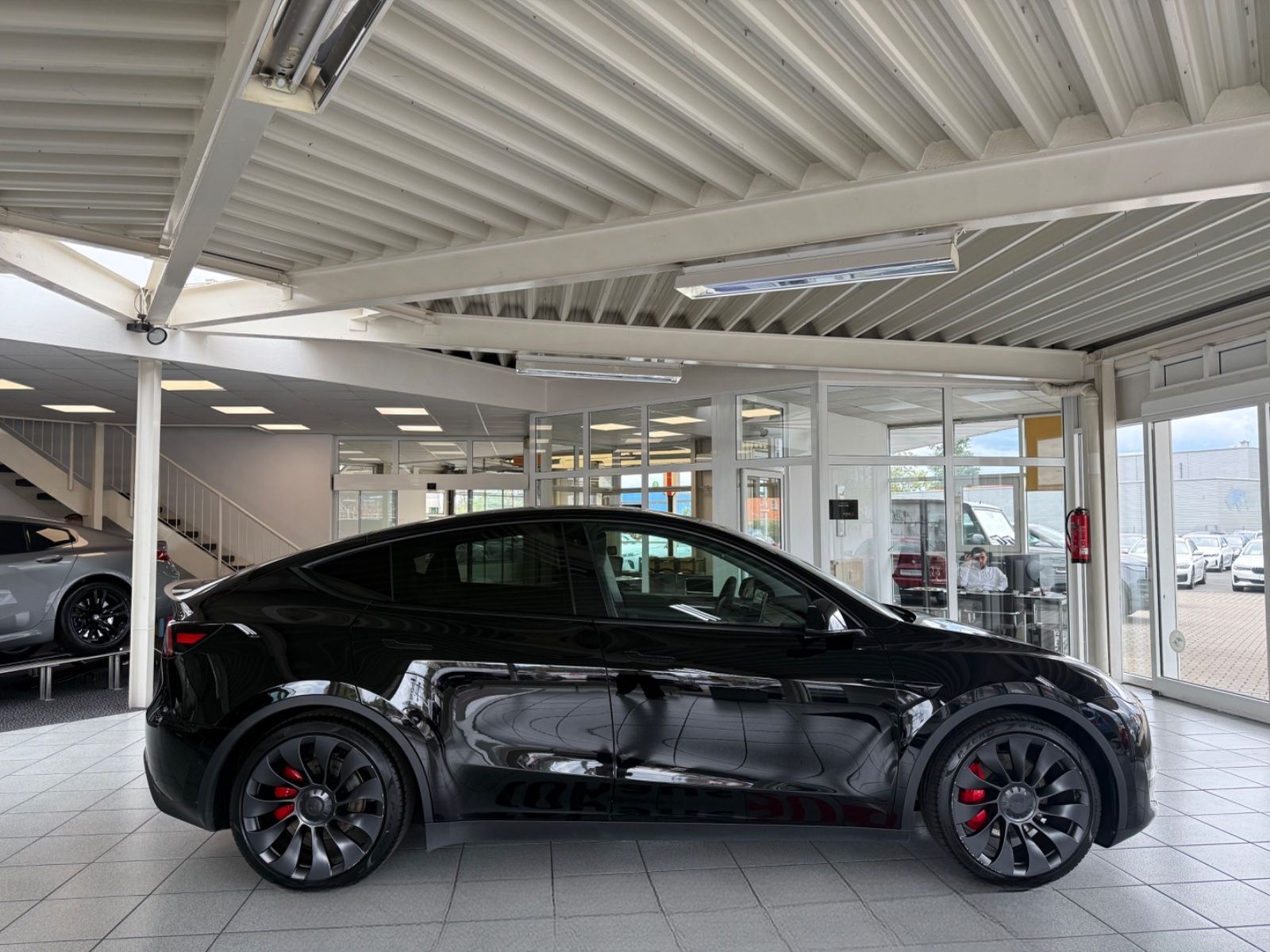 Tesla Model Y Long Range Dual AWD foto 2