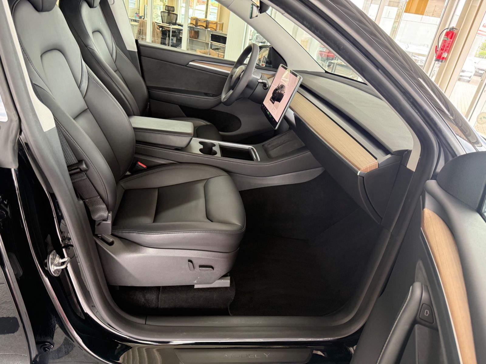 Tesla Model Y Long Range Dual AWD foto 11