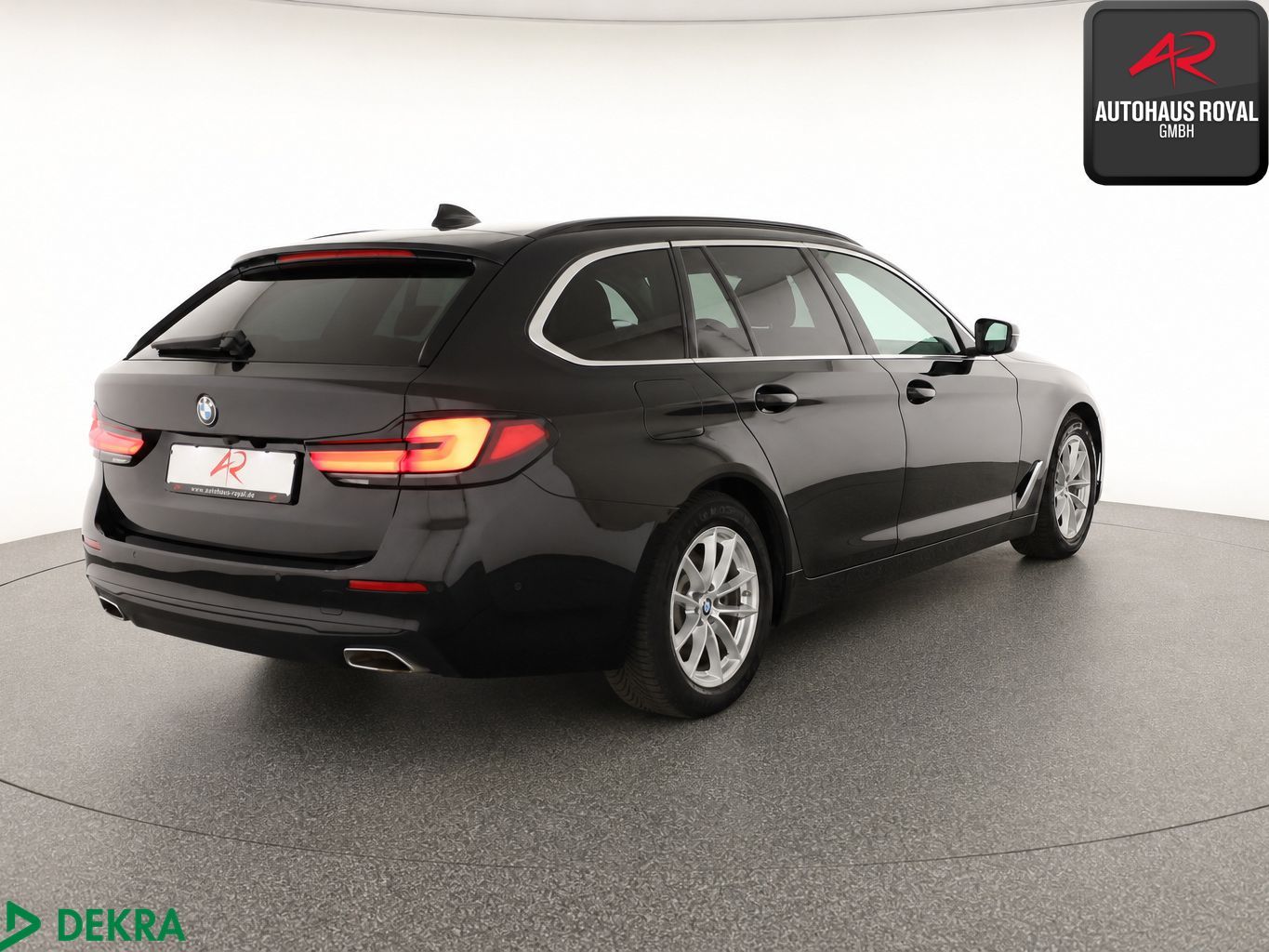 BMW 520 d T ACC KAMERA CARPLAY TOTWINKEL SPURHALTE foto 5
