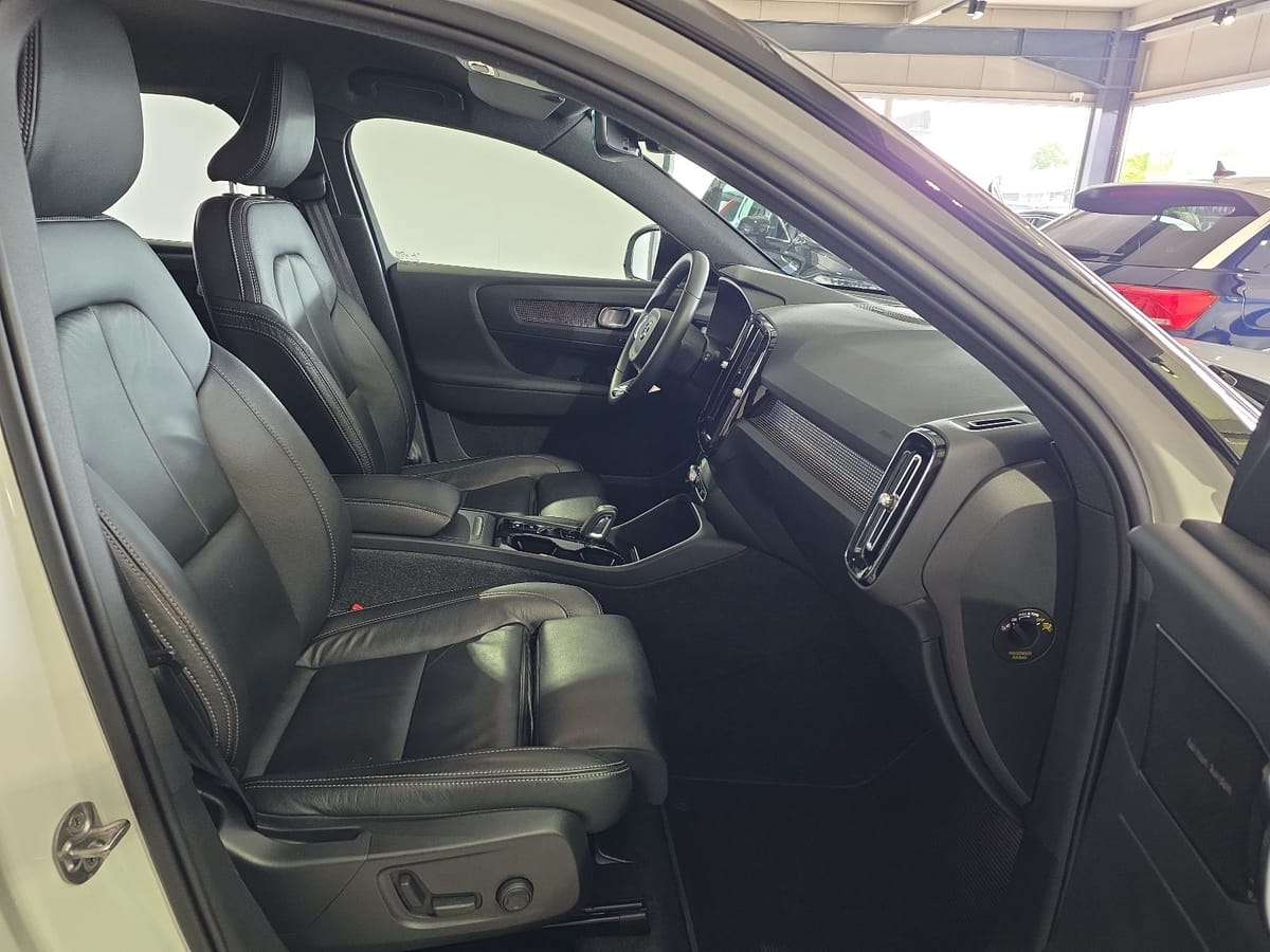 Volvo XC40 B4 R-Design ACC Leder 360° H K LED Memory foto 11
