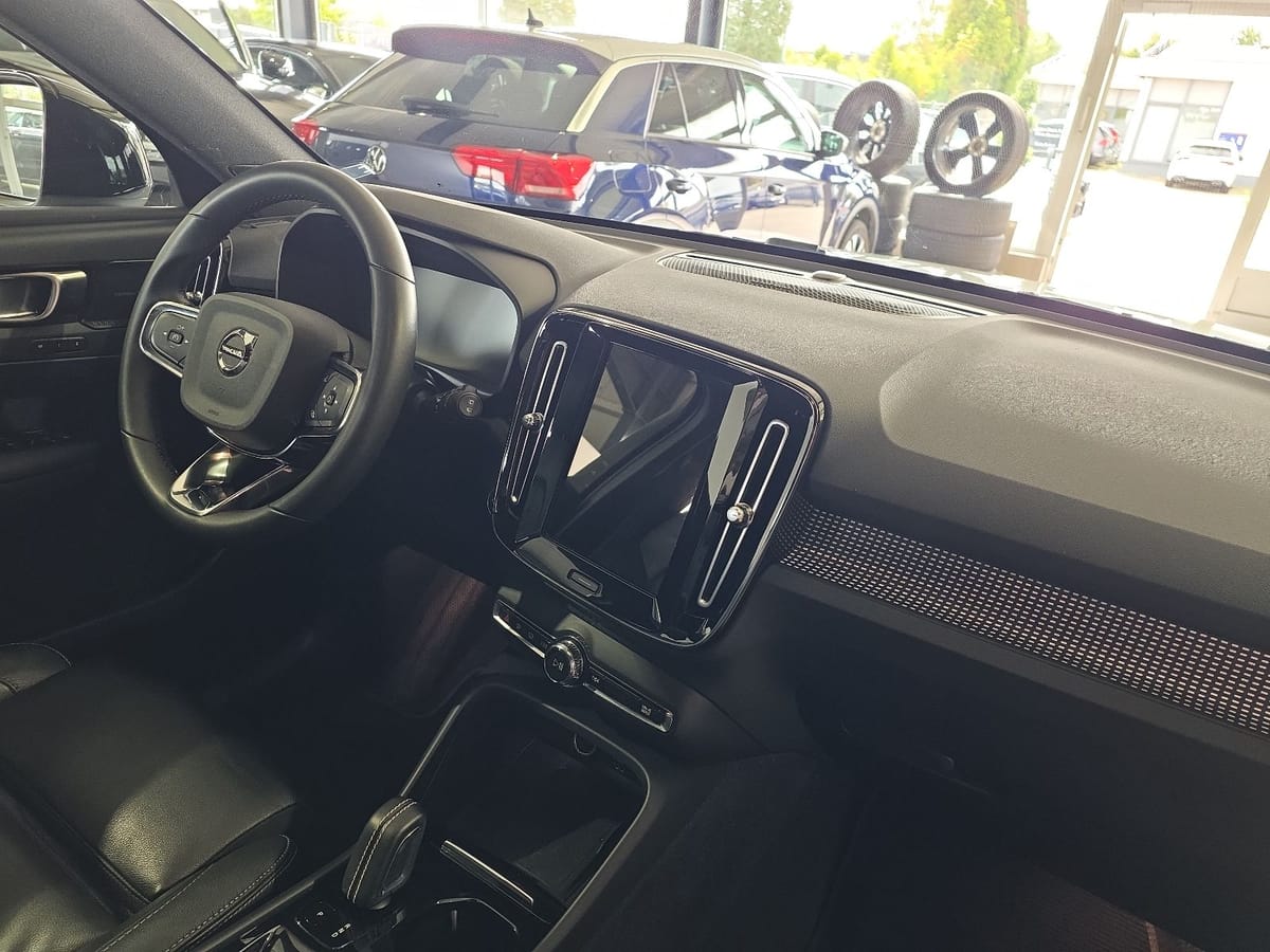 Volvo XC40 B4 R-Design ACC Leder 360° H K LED Memory foto 12