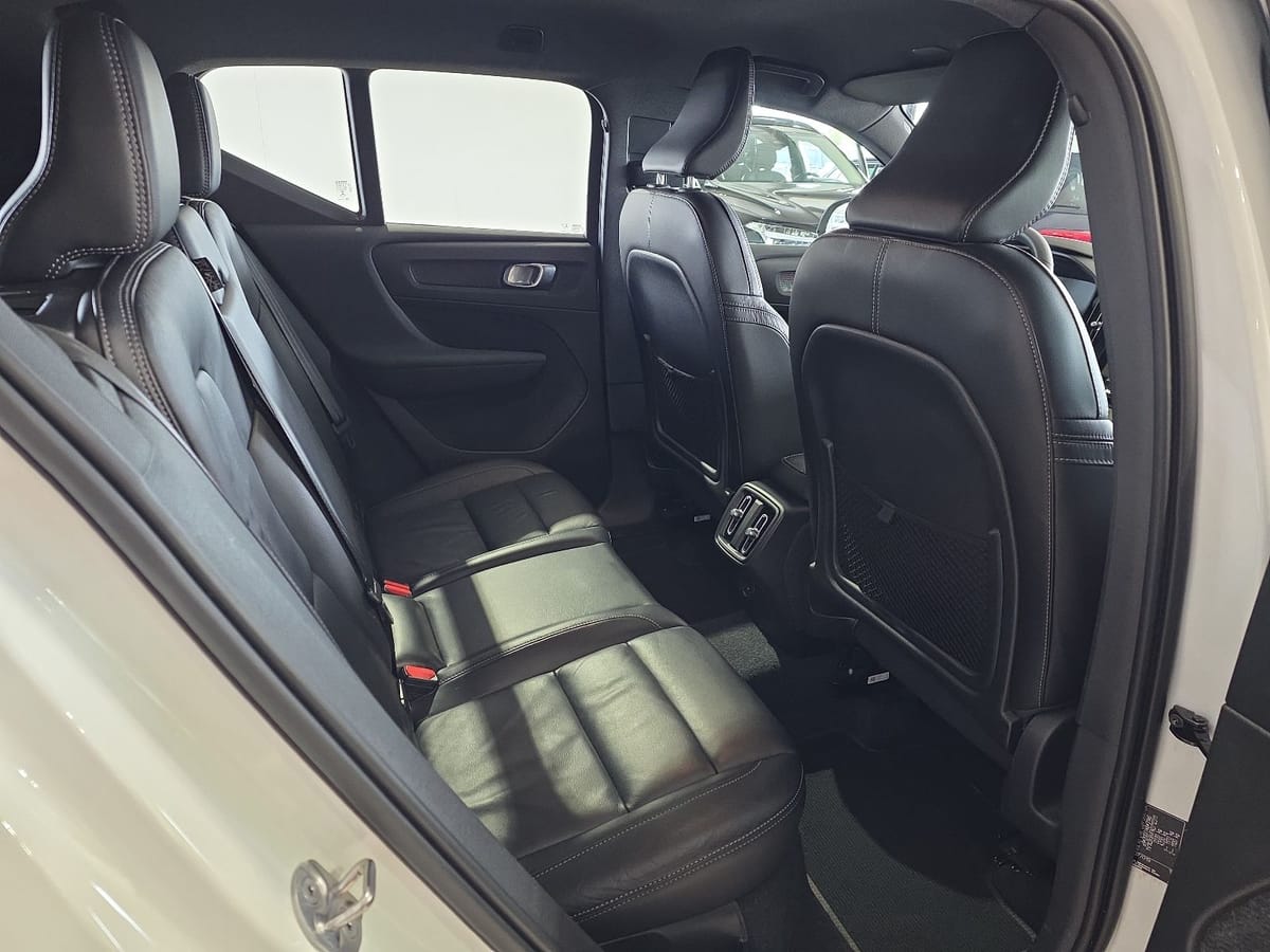 Volvo XC40 B4 R-Design ACC Leder 360° H K LED Memory foto 13