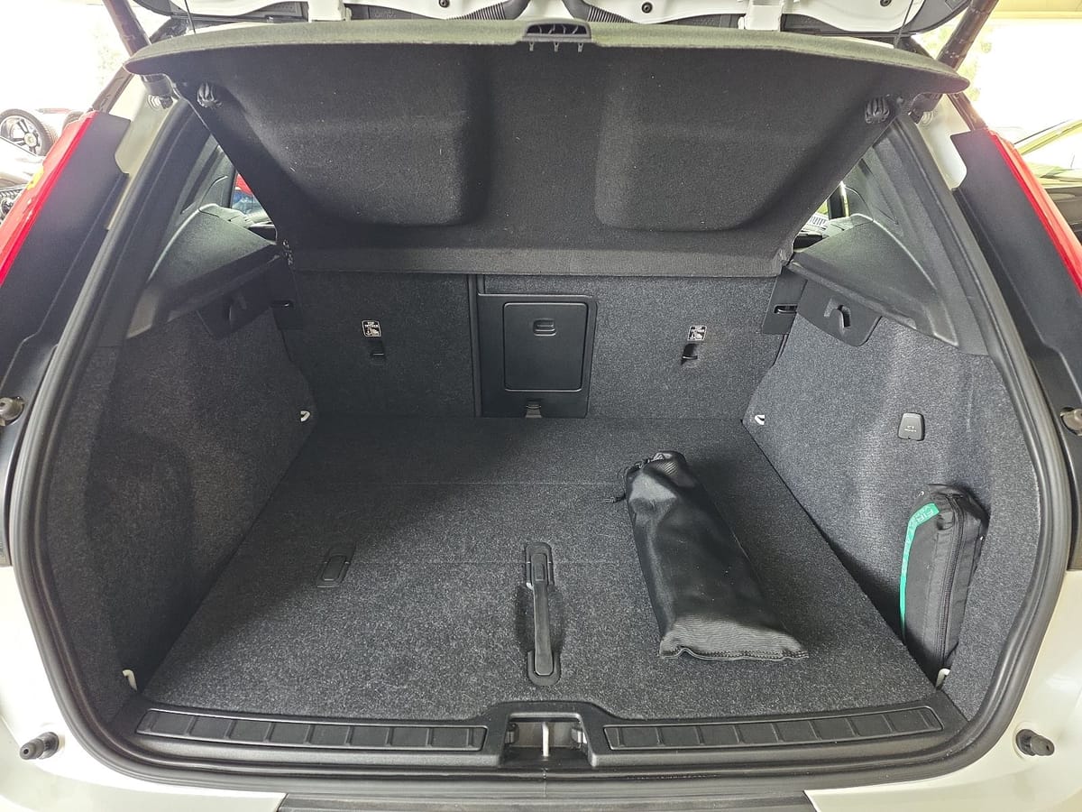 Volvo XC40 B4 R-Design ACC Leder 360° H K LED Memory foto 14