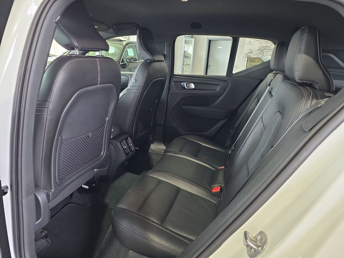 Volvo XC40 B4 R-Design ACC Leder 360° H K LED Memory foto 16