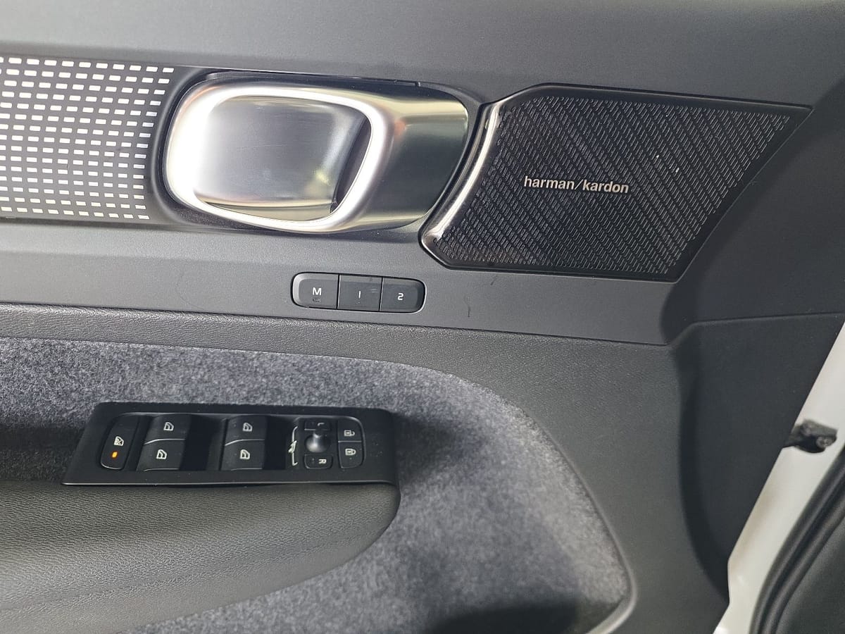 Volvo XC40 B4 R-Design ACC Leder 360° H K LED Memory foto 18