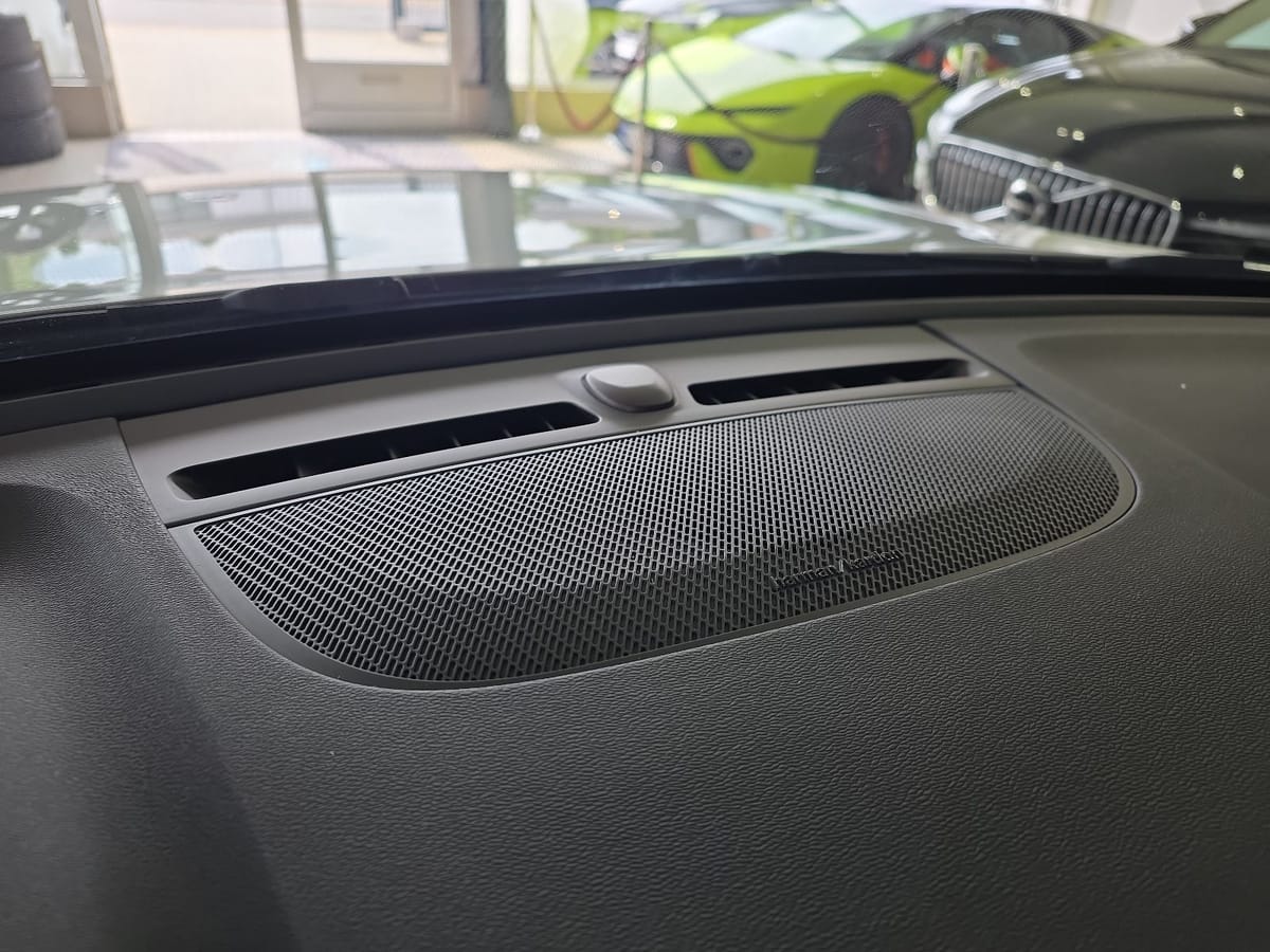 Volvo XC40 B4 R-Design ACC Leder 360° H K LED Memory foto 19