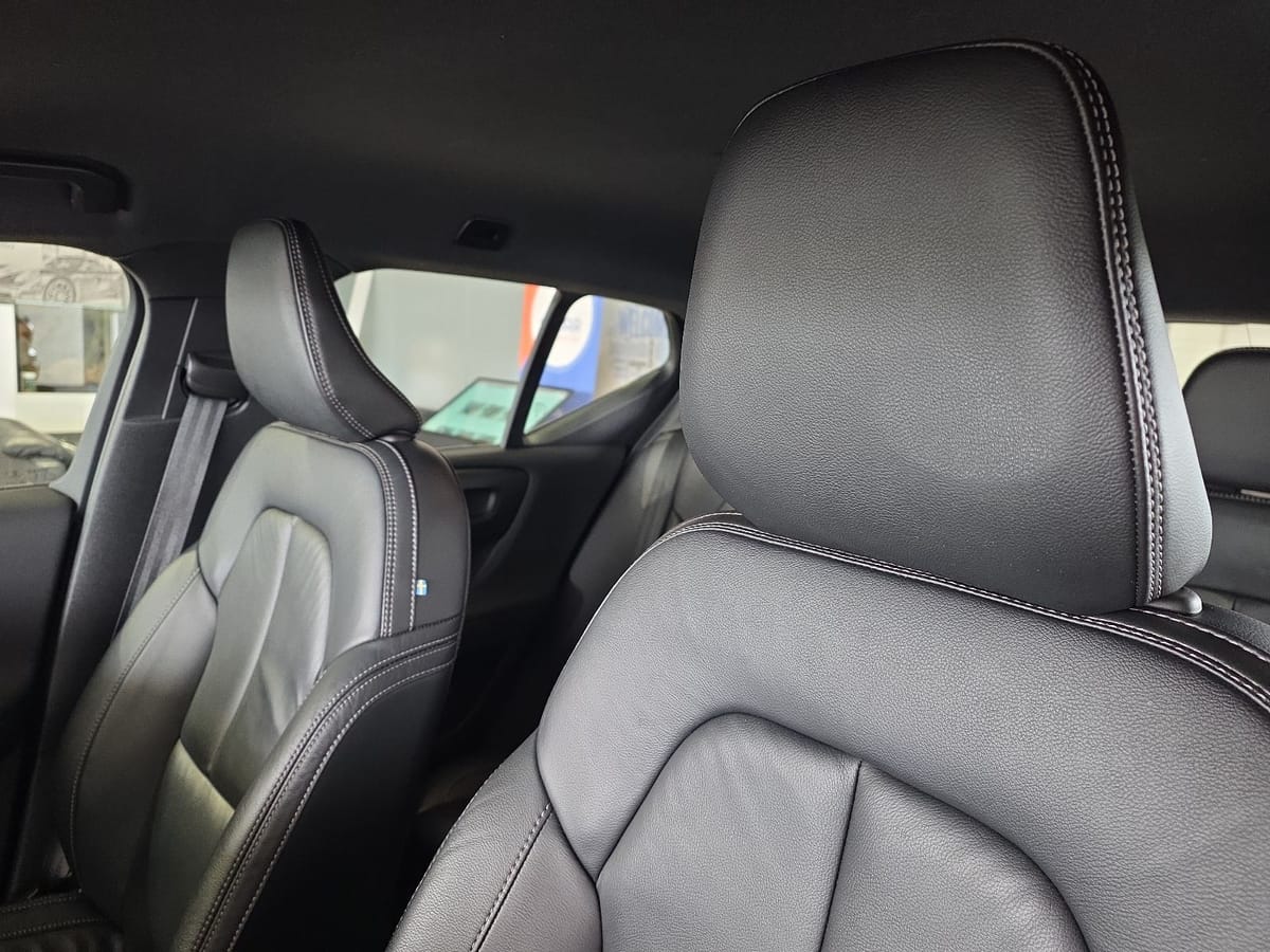 Volvo XC40 B4 R-Design ACC Leder 360° H K LED Memory foto 20