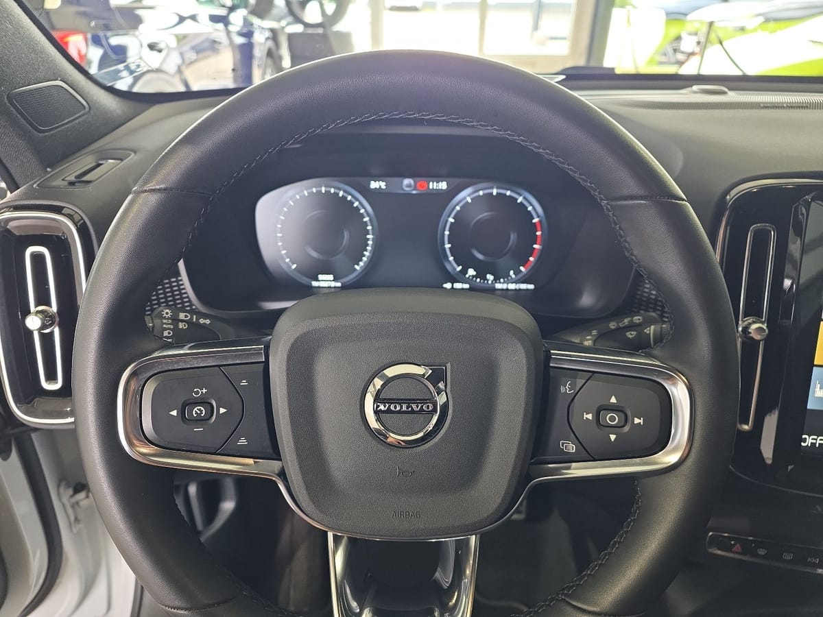 Volvo XC40 B4 R-Design ACC Leder 360° H K LED Memory foto 21