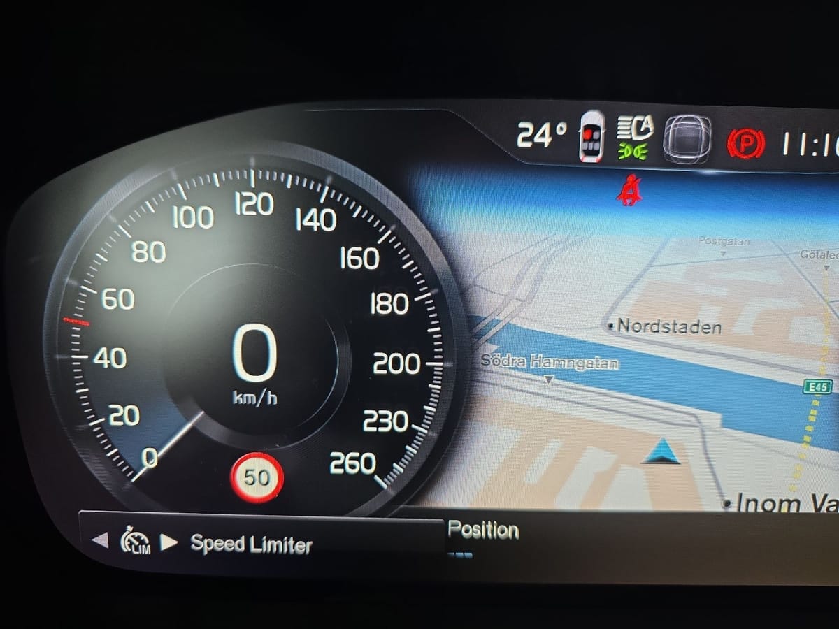 Volvo XC40 B4 R-Design ACC Leder 360° H K LED Memory foto 25