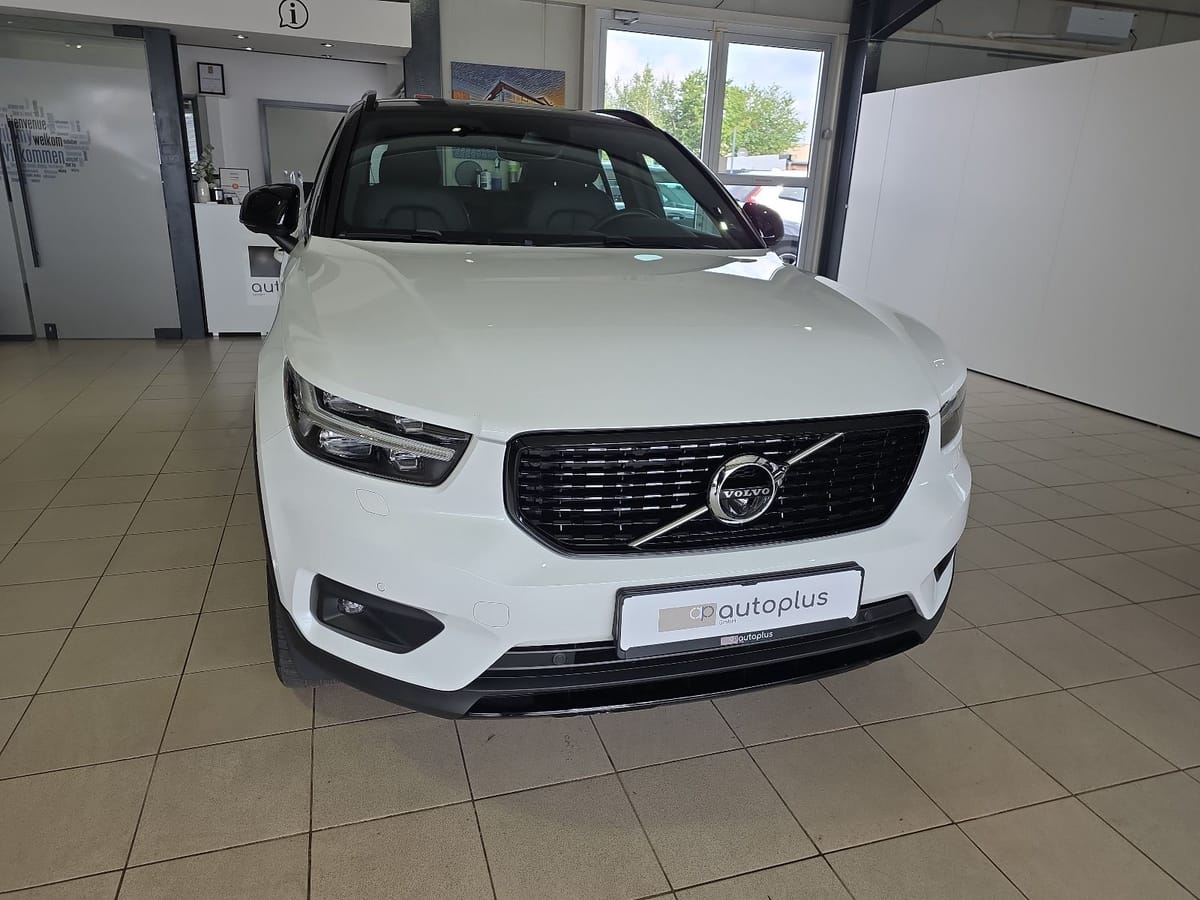 Volvo XC40 B4 R-Design ACC Leder 360° H K LED Memory foto 4