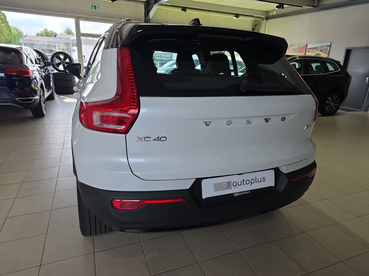 Volvo XC40 B4 R-Design ACC Leder 360° H K LED Memory foto 9