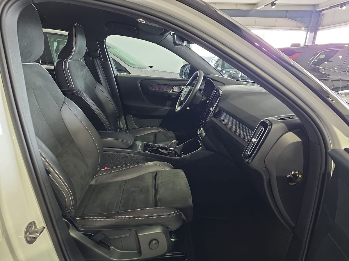 Volvo XC40 B4 R-Design AWD AHK Kamera LED WinterPaket foto 11