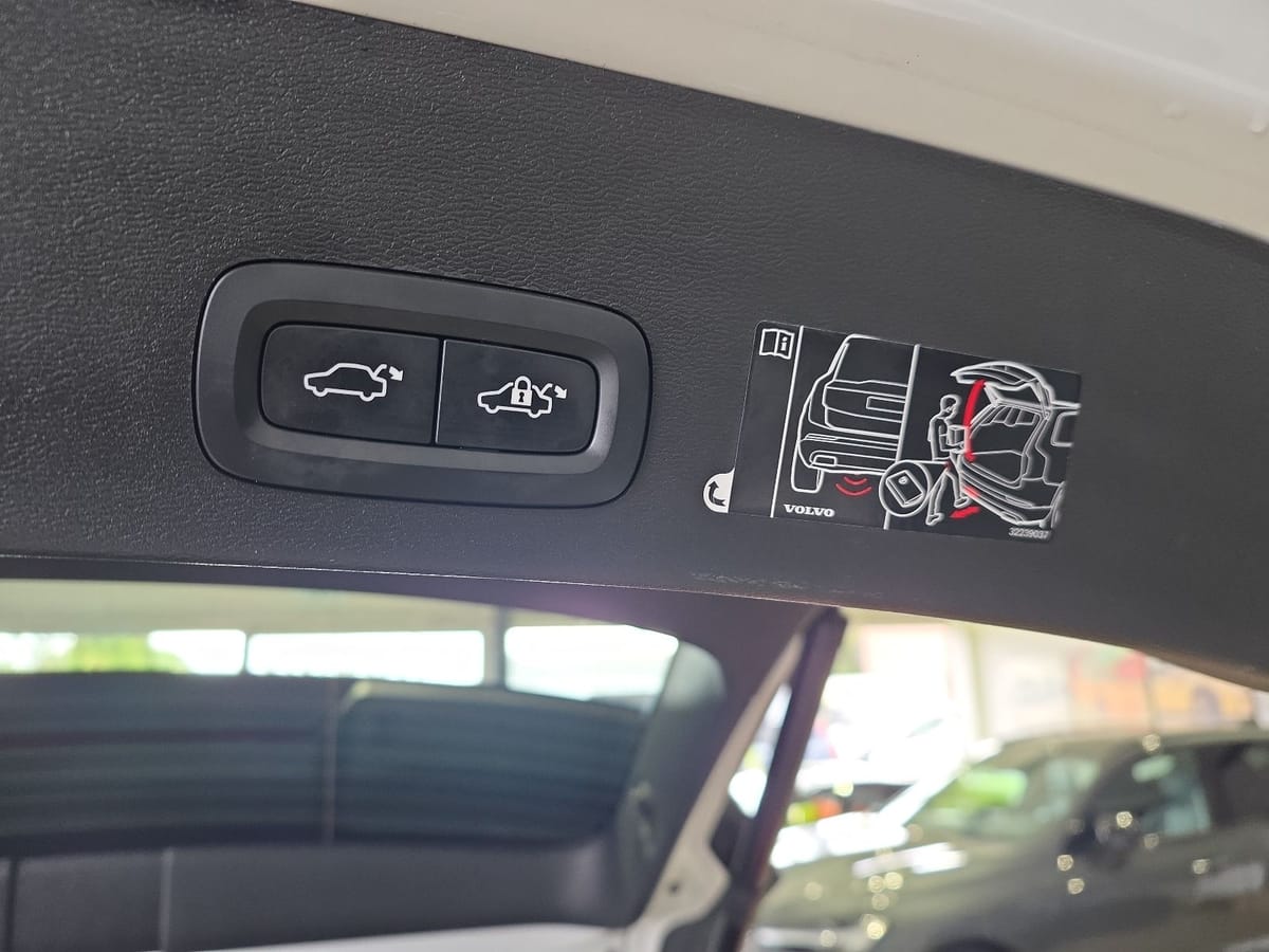 Volvo XC40 B4 R-Design AWD AHK Kamera LED WinterPaket foto 16