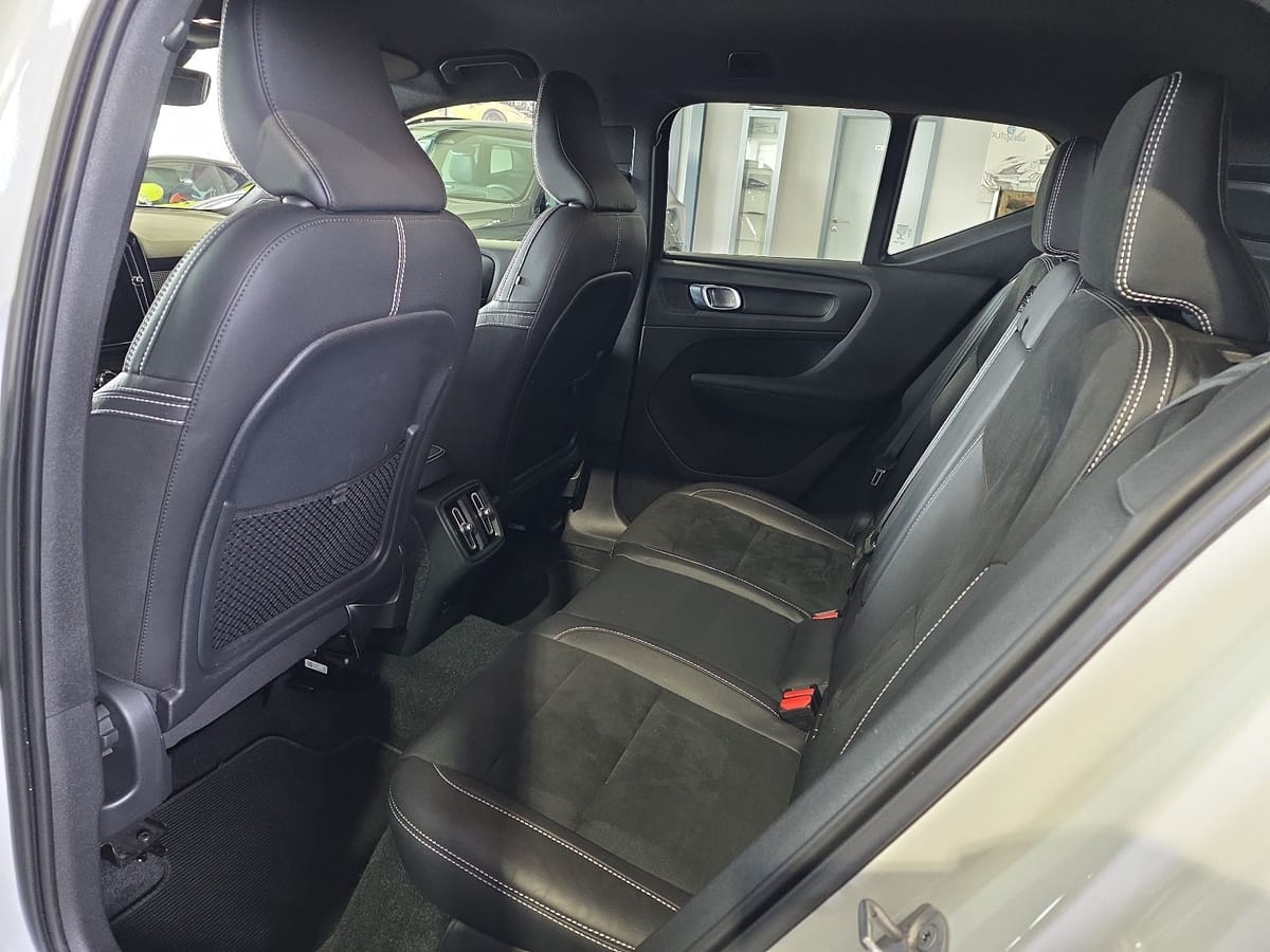 Volvo XC40 B4 R-Design AWD AHK Kamera LED WinterPaket foto 17