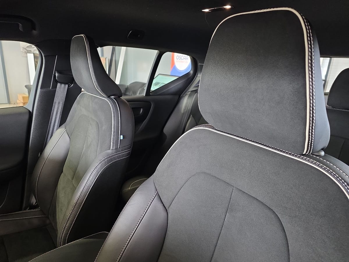 Volvo XC40 B4 R-Design AWD AHK Kamera LED WinterPaket foto 19