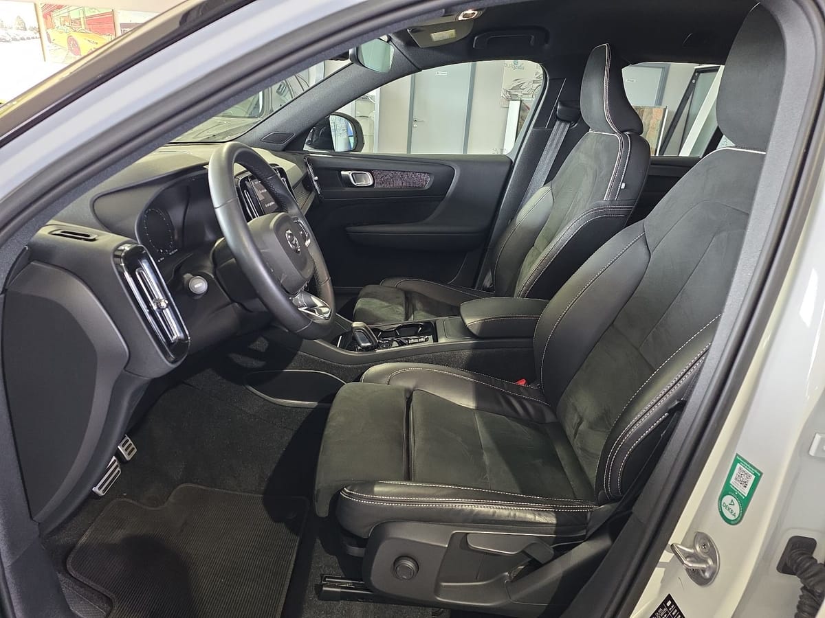 Volvo XC40 B4 R-Design AWD AHK Kamera LED WinterPaket foto 20