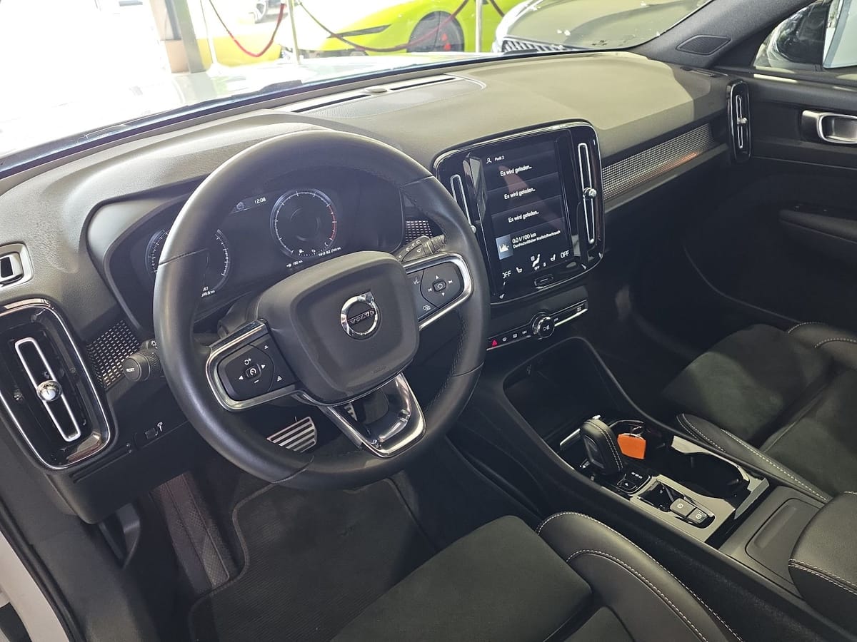 Volvo XC40 B4 R-Design AWD AHK Kamera LED WinterPaket foto 21
