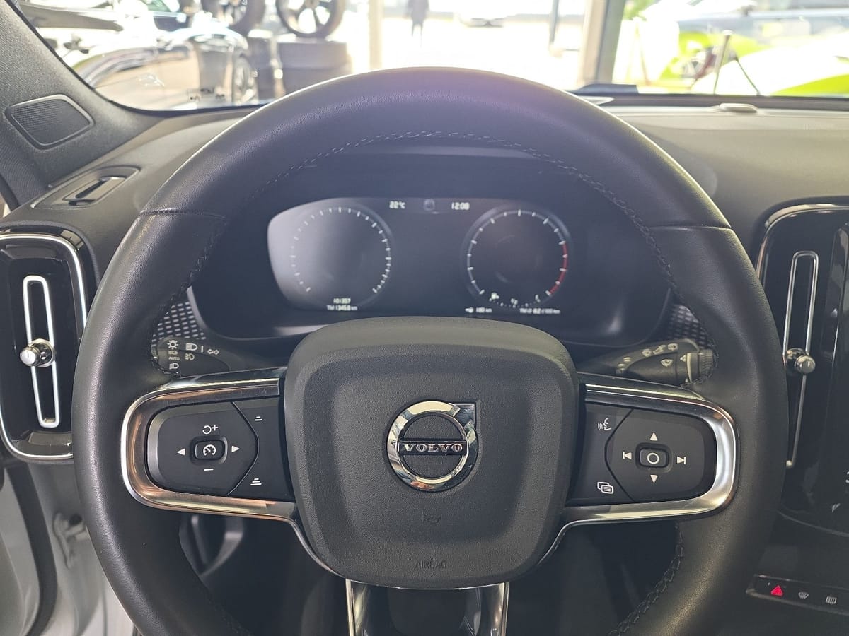 Volvo XC40 B4 R-Design AWD AHK Kamera LED WinterPaket foto 22