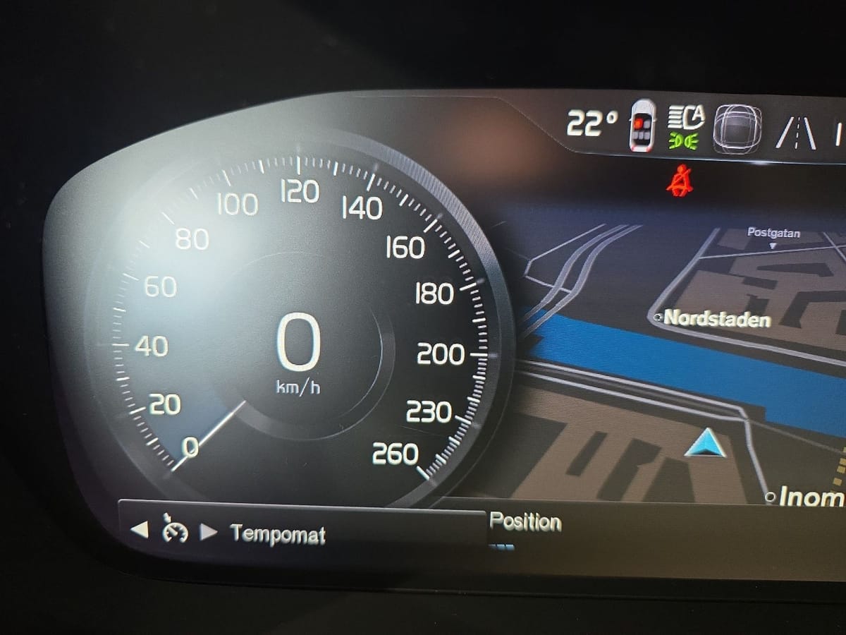 Volvo XC40 B4 R-Design AWD AHK Kamera LED WinterPaket foto 25
