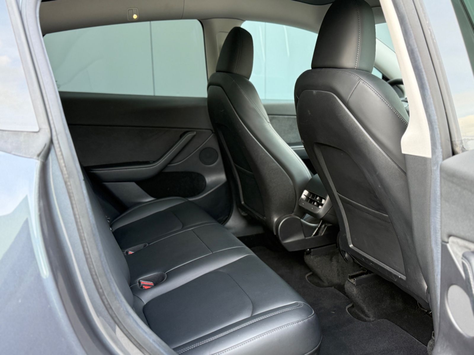 Tesla Model Y Long Range Dual AWD foto 18