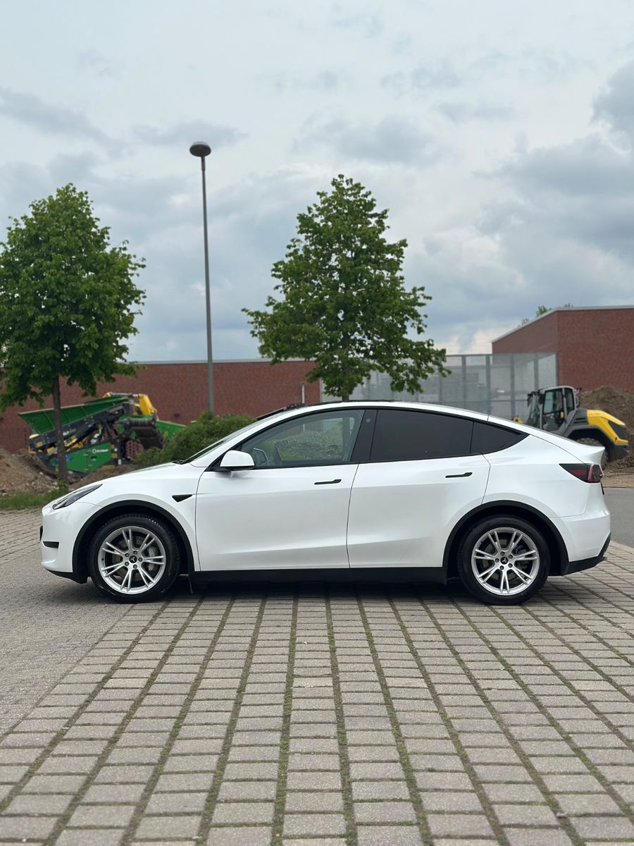 Tesla Model Y Hinterradantrieb RWD foto 2