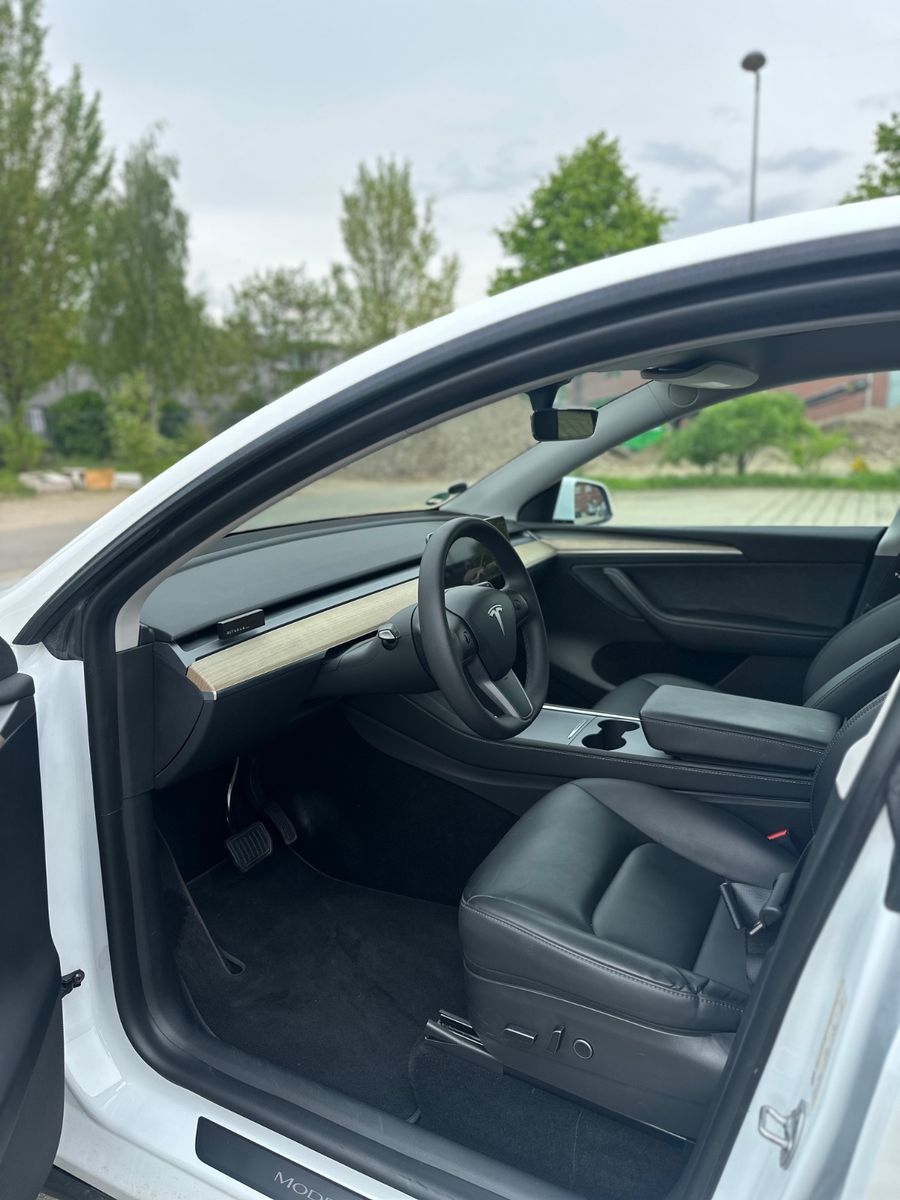 Tesla Model Y Hinterradantrieb RWD foto 4