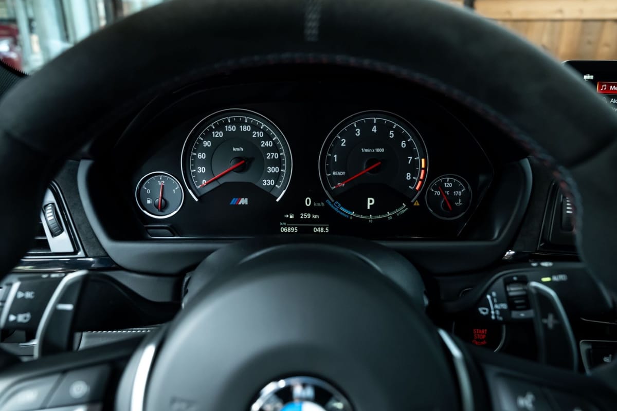 BMW M4 CS Carbon HuD LED 1. Hand BRD foto 12