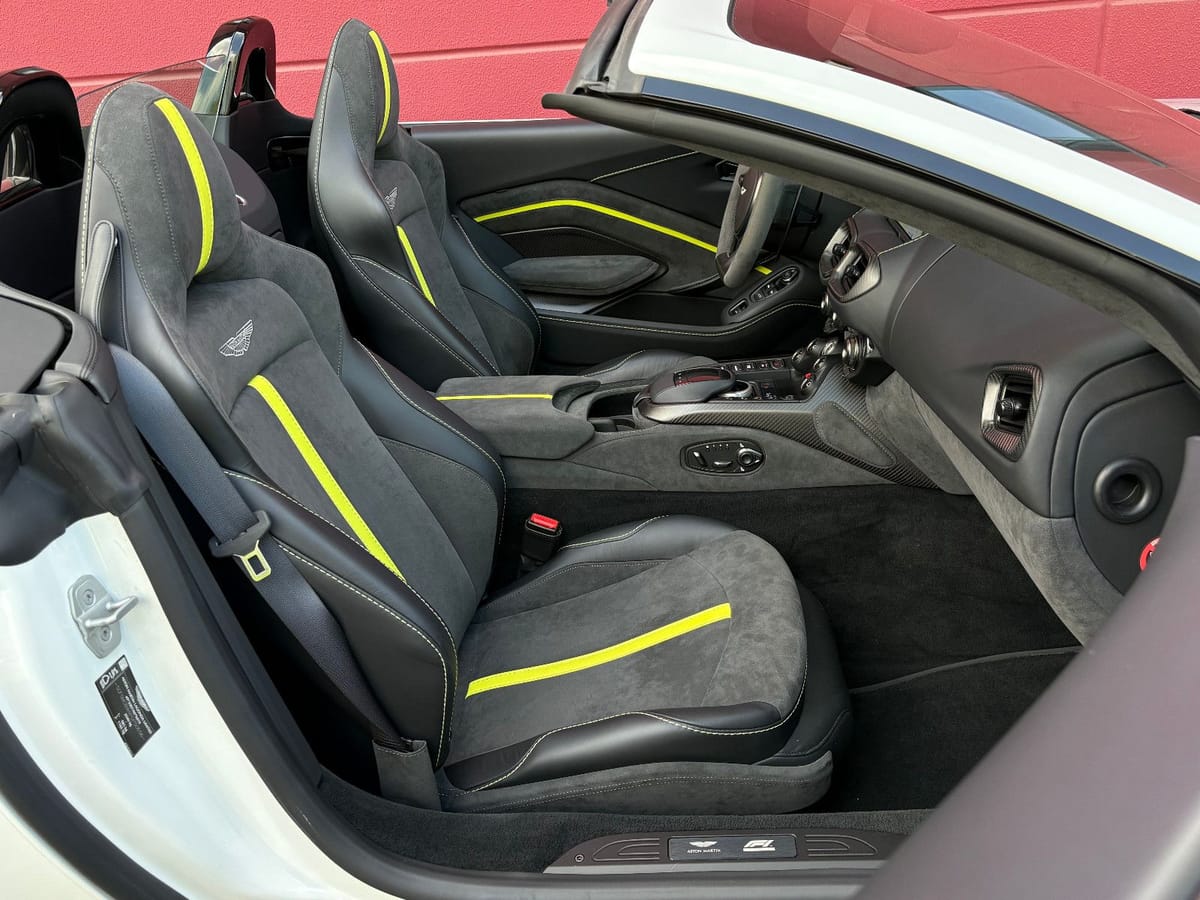 Aston Martin V8 VANTAGE ROADSTER F1-EDITION CARBON NAVI 1HAND foto 15