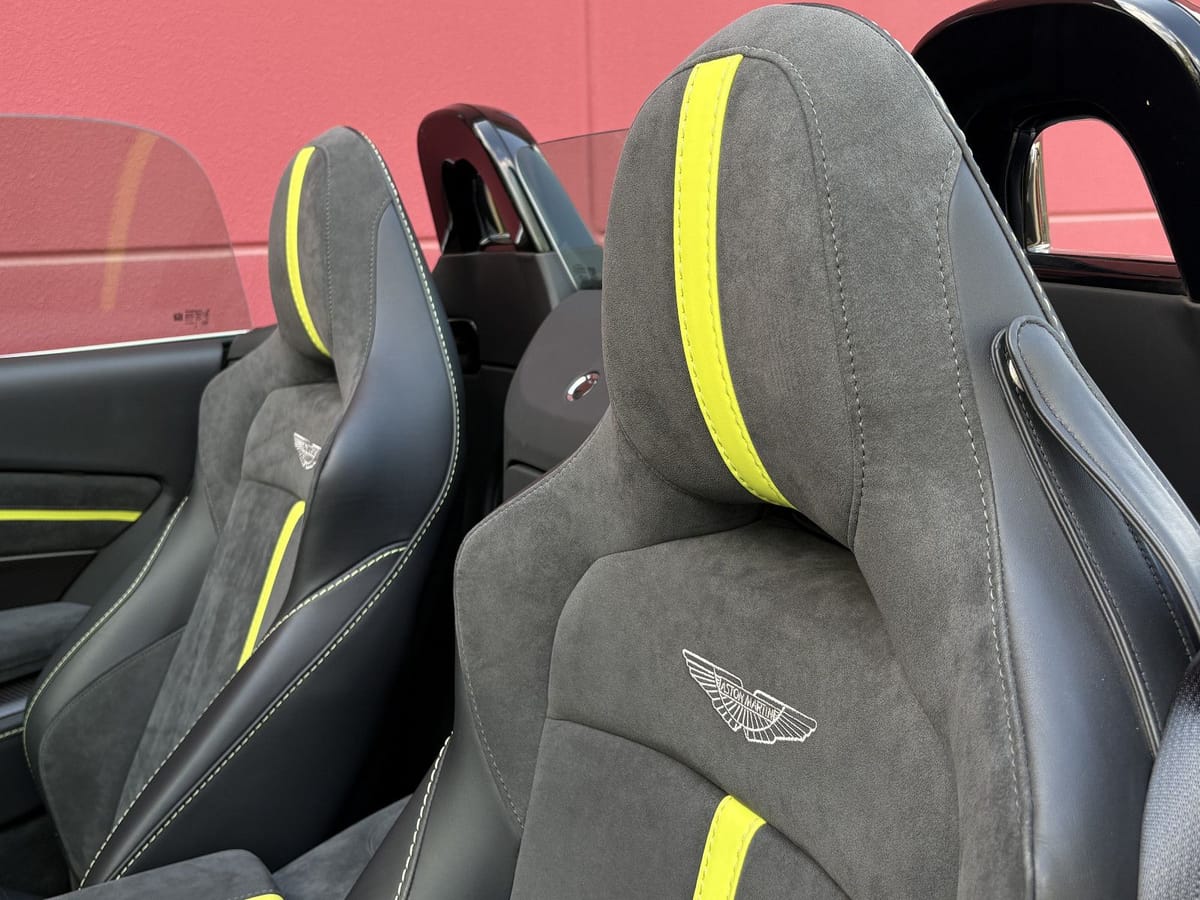 Aston Martin V8 VANTAGE ROADSTER F1-EDITION CARBON NAVI 1HAND foto 19